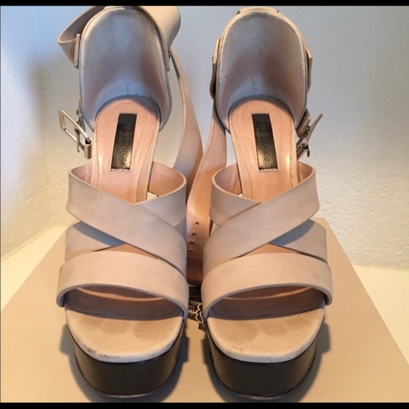 Beautiful authentic Burberry heels - Picture 3 of 4
